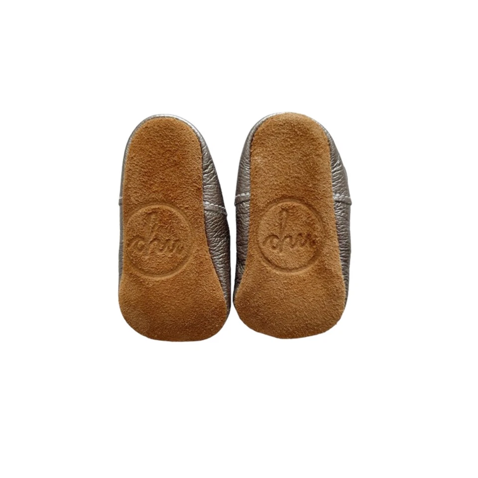 Nuevo sin etiquetas Zapatos Mon Petit Metálicos Cromo Correa en T Suela Suave Talla 4 (9-12 m) Foto 4 de 4