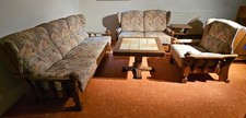 Gut erhaltene Couchgarnitur 3 Sitzer, 2 Sitzer, 1 Sessel, Tisch, Beistelltisch
