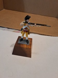 Vintage American Revolutionary War Continental Rifleman Miniature On Wooden Base