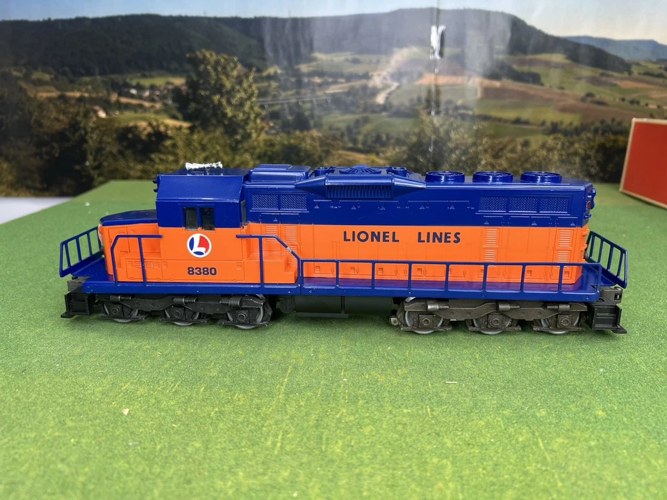 LIONEL 6-8380 O GAUGE LIONEL LINES SD28 ""Flat Top"" DIESEL LOCOMOTIVE - Image 2 of 4