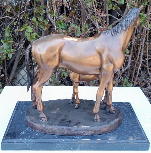 MARE AND COLT BRONZE SCULPTURE ON MARBLE BASE TABLETOP FOR INDOOR DECORATION - Picture 5 of 7