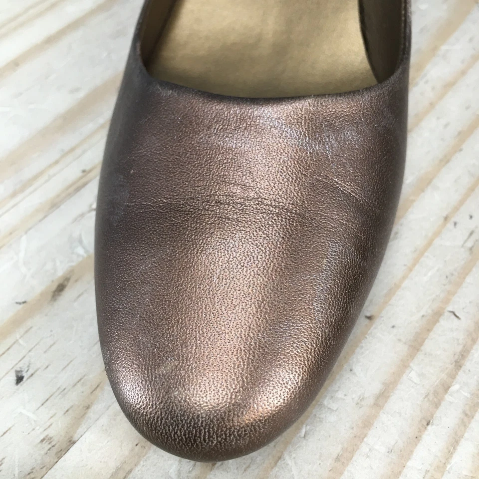Talbots Shoes Womens 8.5 B Slip On Gold Leather Casual Kitten Heels Almond Toe - Image 4 of 4