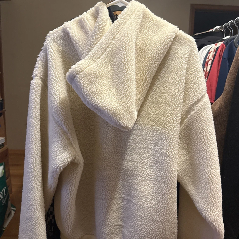 Sudadera con Capucha Kith Sherpa Logo Clásico Talla Mediana - Colorway Malvavisco Raro Foto 2 de 4