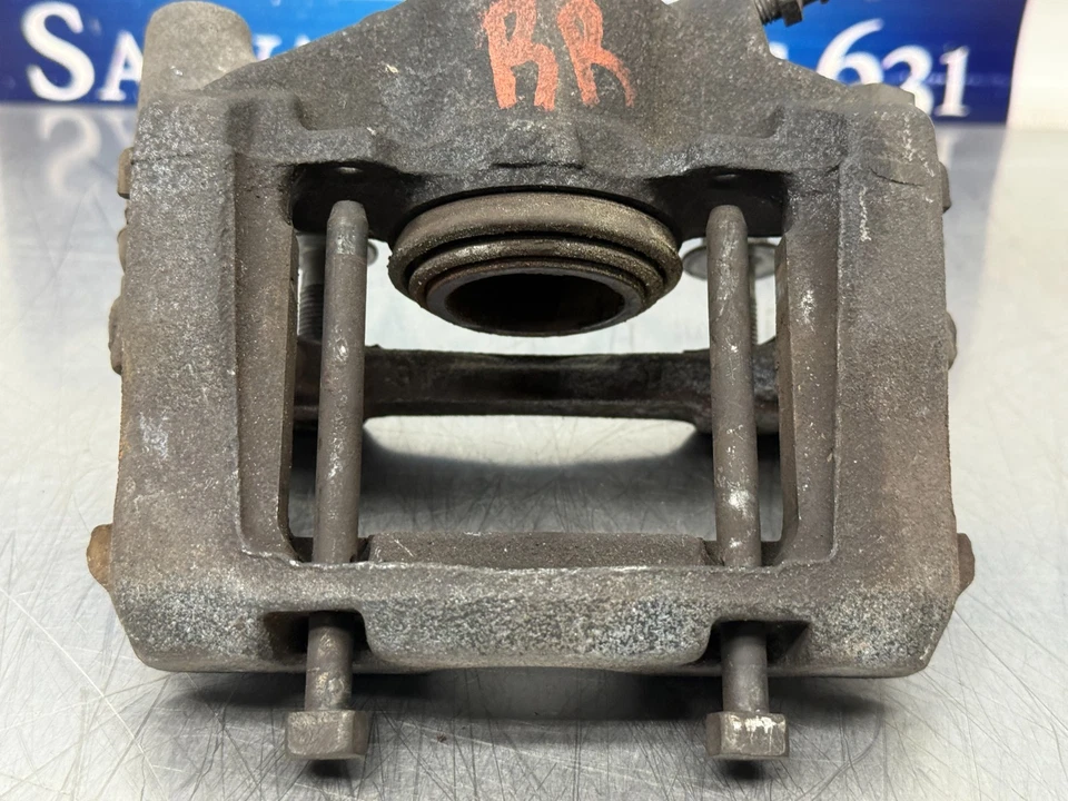 Pinza de freno derecha pasajero trasero Lexus GS450H 2009 - 126 k Foto 2 de 4