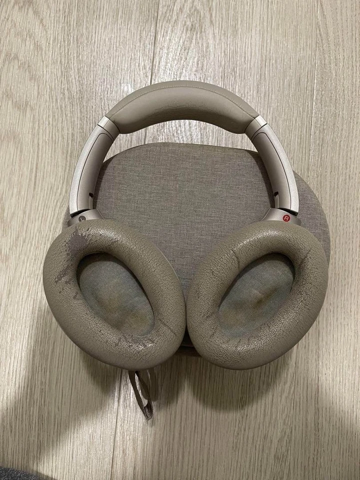 Cuffie wireless con cancellazione del rumore Sony WH-1000XM3 Platinum Silver ... - Immagine 3 di 4