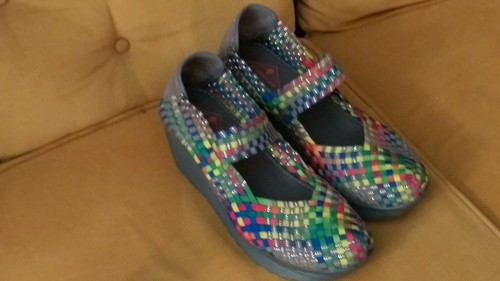 ST. JOHN'S BAY Size 10 slip-on 2.5" wedge SHOES colorful stretch strap - Picture 2 of 8