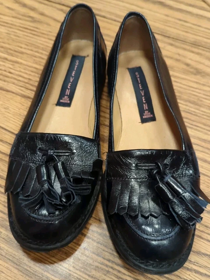 Zapatos mocasines sin cordones Steven Madden de cuero negro con borlas talla 6,5 M para mujer Foto 3 de 4