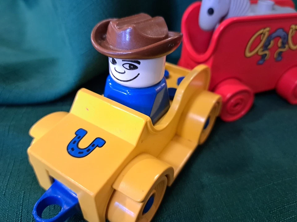 Lego Duplo Yellow/Red/Blue VINTAGE CAR & TRAILER Horseshoe Ranch Horse Pig - Image 2 of 4
