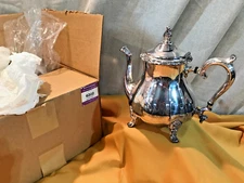 Vintage 1969 NEW OLD STOCK IN BOX International Silverplate COUNTESS TEAPOT