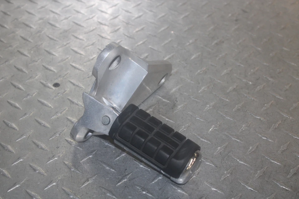 Honda Shadow 700 VT700C 1987 estriba trasera izquierda 50705-MK7-000 Foto 3 de 4