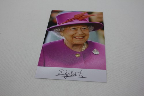 QUEEN ELIZABETH II Repro-Autogramm -ca. 10x15,5 - (556)