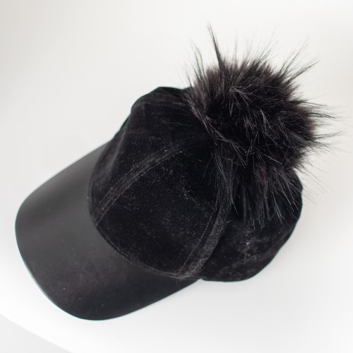 New David & Young NY Black Fur Pom Women's Hat - Picture 2 of 6