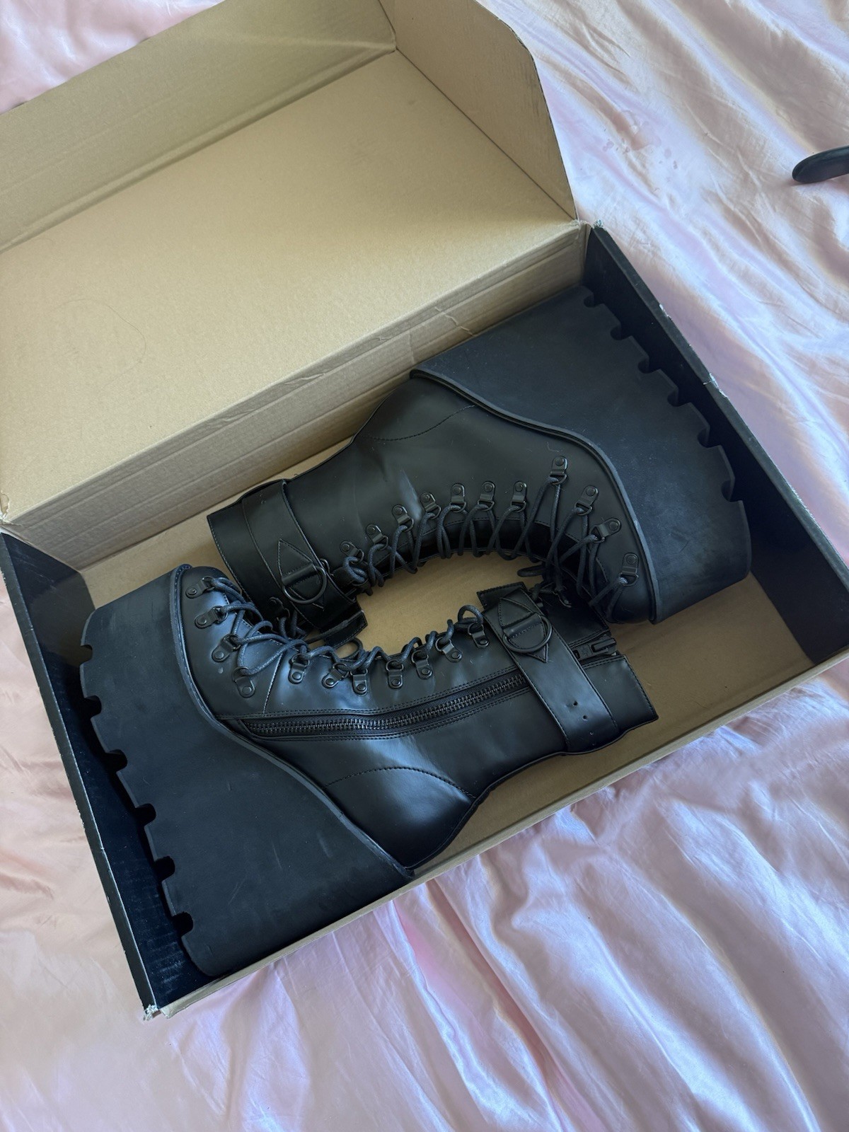 TRAITOR BOOTS CURRENT MOOD - image 6