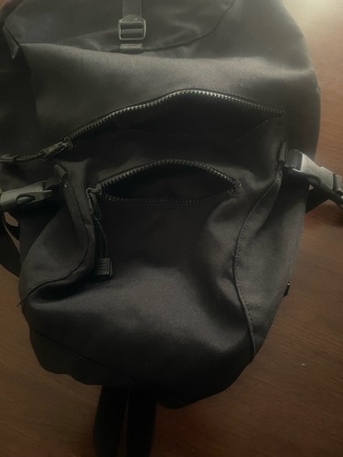 GAP Sling Backpack - Imagen 3 de 4