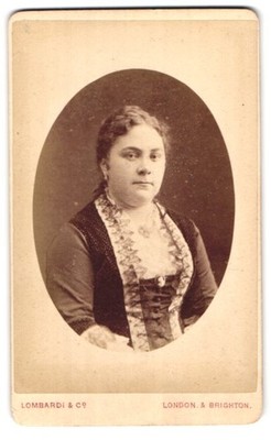 Fotografie Lombardi & Co., London-SW, 13, Pall Mall East, Portrait junge Dame i 