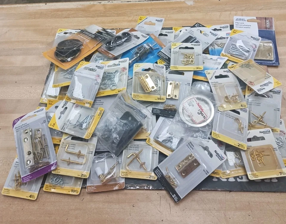 NUEVO LOTE DE HERRAJES MISCELÁNEOS, GANCHOS, OJALES, BISAGRAS, ETC. Foto 3 de 4