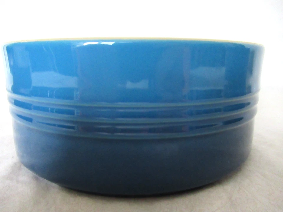 Le Creuset Signature pared recta redonda 6,5" acanalado cuenco para servir azul Marsella Foto 2 de 4