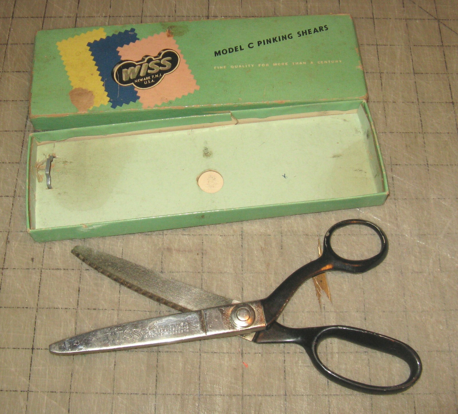Vintage Wiss 9" PINKING SHEARS in Original Box Newark, NJ Model CB