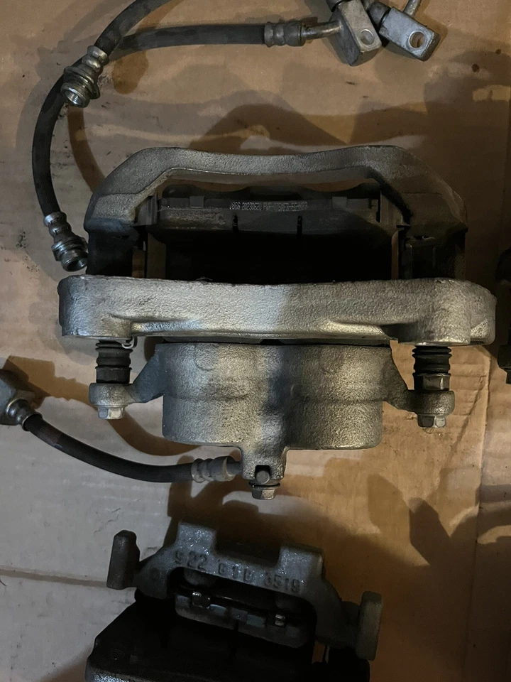 Used Nissan 370z Caliper Set - Image 2 of 4