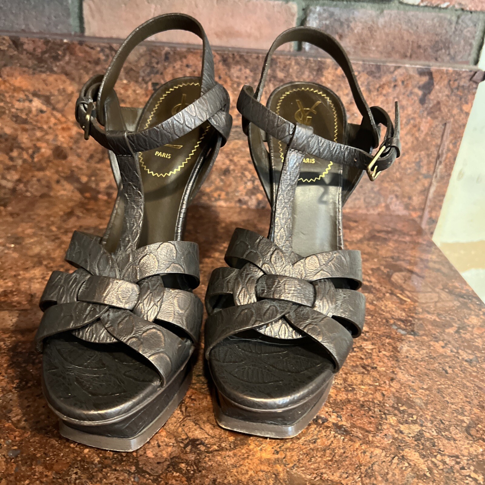 Sandali Yves Saint Laurent in pelle bronzo con plateau omaggio taglia 38