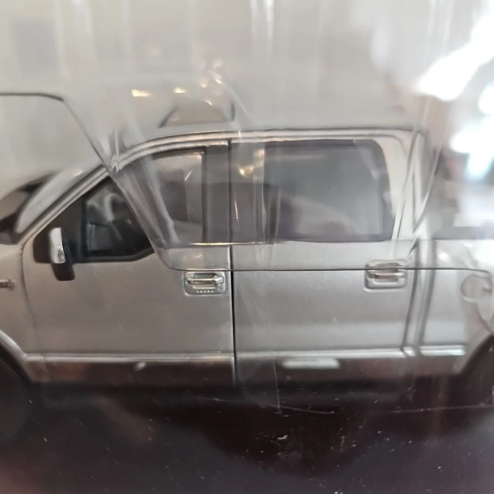 Camioneta Lincoln Mark LT gris plata 1/24 Evigna 2006 RARA promoción de concesionario con caja Foto 4 de 4