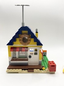 LEGO Creator 31035 Beach Hut  3-in-1 (Retired set) (Incomplete)