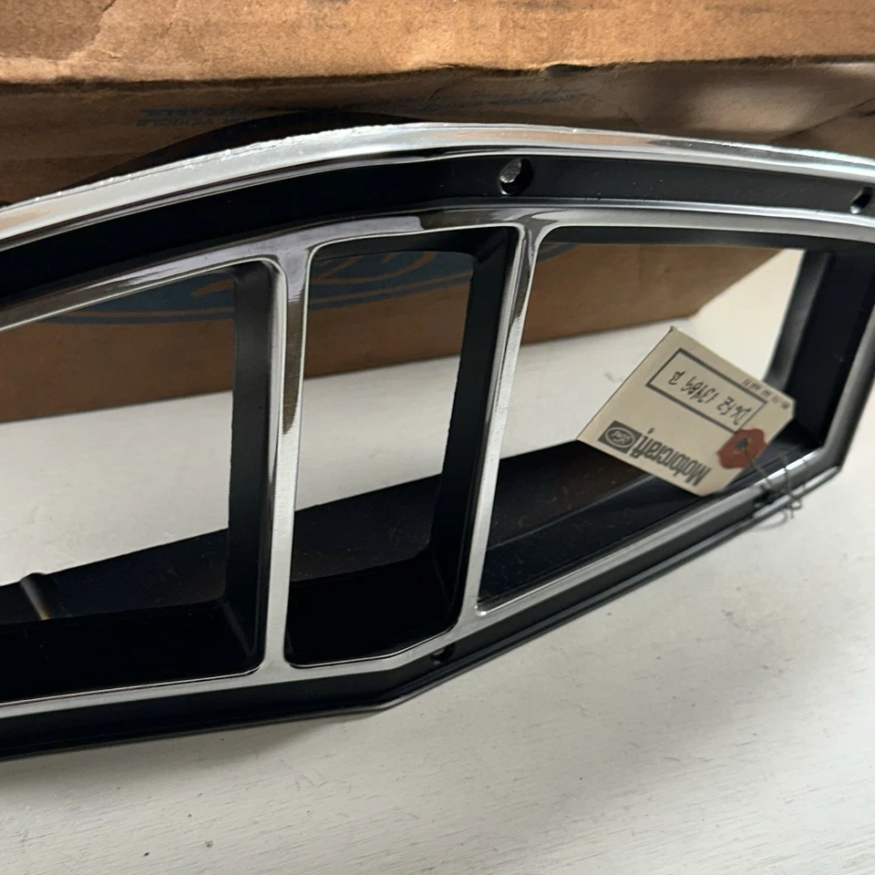 Nuevo bisel de luz trasera izquierda OEM D6FZ13489B Ford 1976-77 Mercury Bobcat Ford Pinto Foto 4 de 4