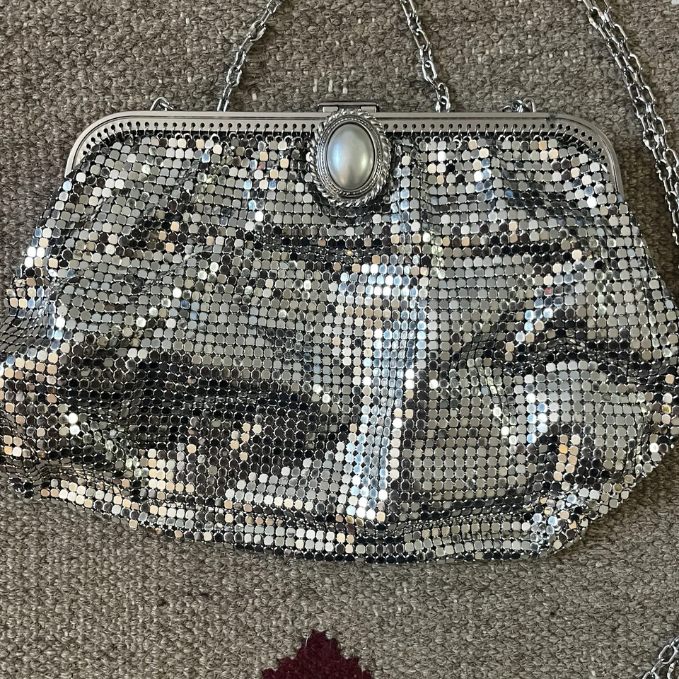 Estuche de Maquillaje Cartera sin asas de malla plateada vintage Whiting & Davis | Hecho en EE. UU. Foto 2 de 4