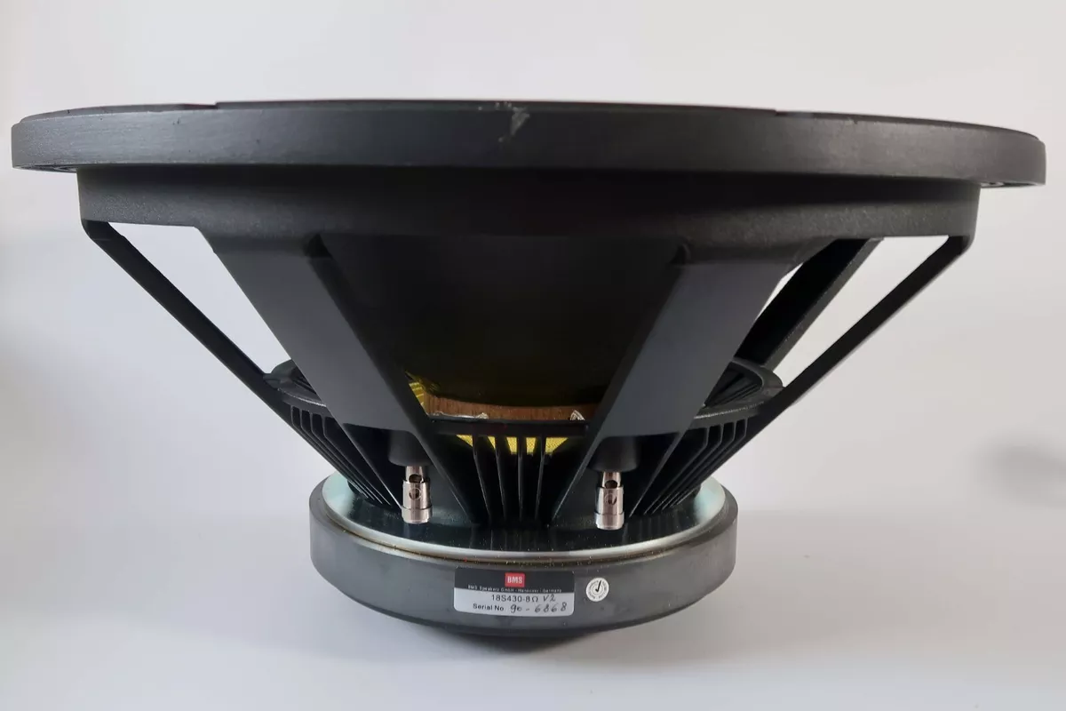 One BMS Ultra Low Distortion Woofer Speaker 18S430V2 8 ohm
