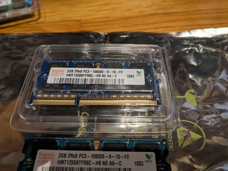 Hynix 4GB (2x2GB) HMT125S6TFR8C-H9 PC3-10600S DDR3 1333MHz SODIMM Laptop Memory - Image 2 of 2