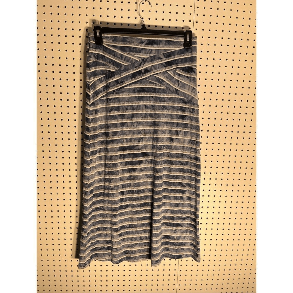 Live & let Live skirt View 2