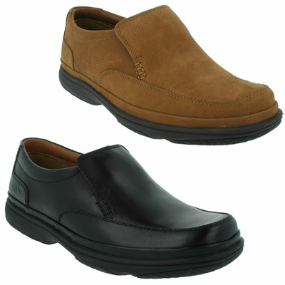 clarks wide shoes
