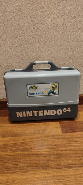 Maleta Nintendo 64 + consola + 8 juegos