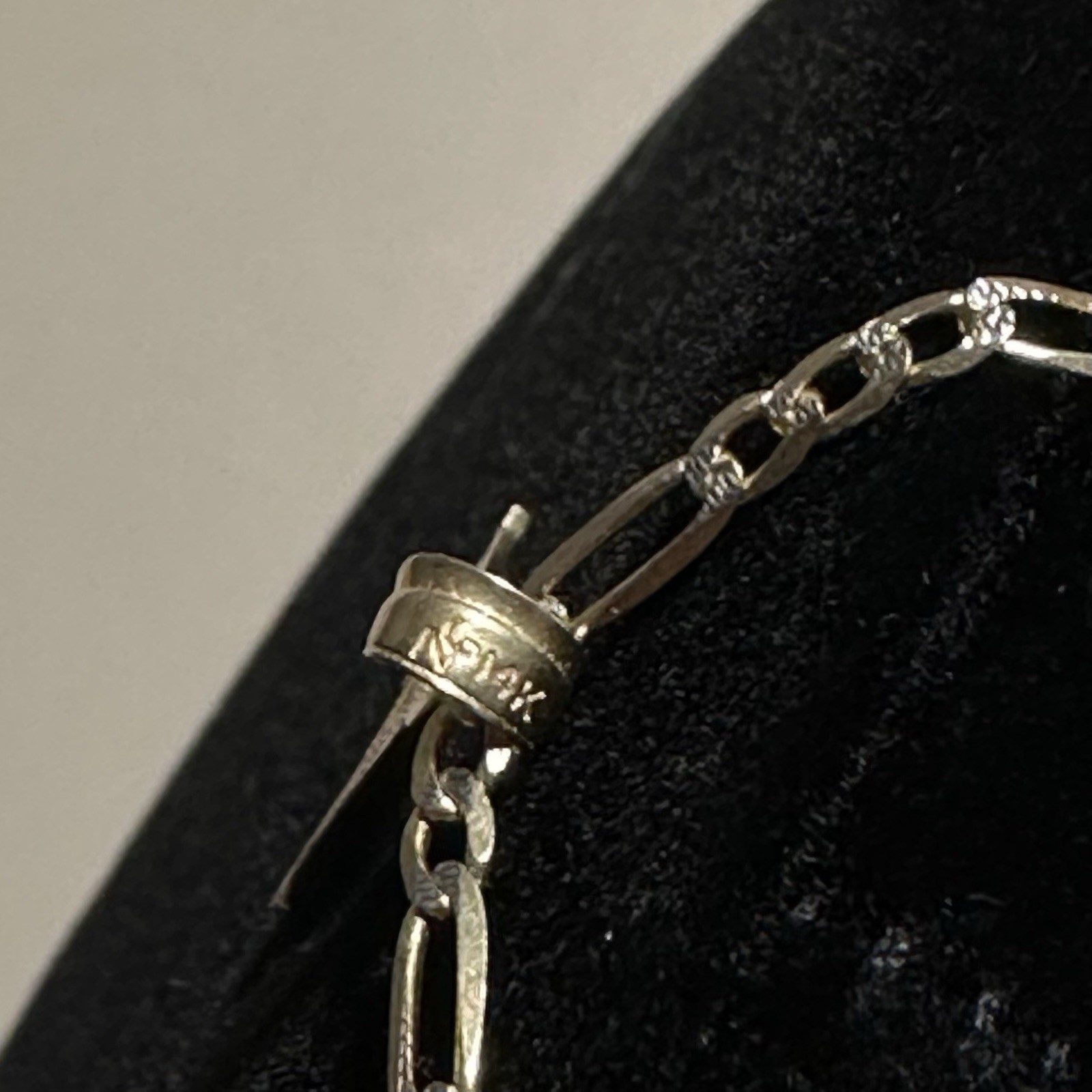 14k small block A initial pendant - image 3