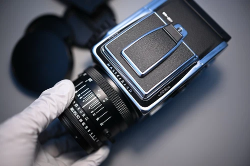 [USA Seller] Hasselblad 503CW Carl Zeiss 80mm f/2.8 Lens A12 IV Acute Matte