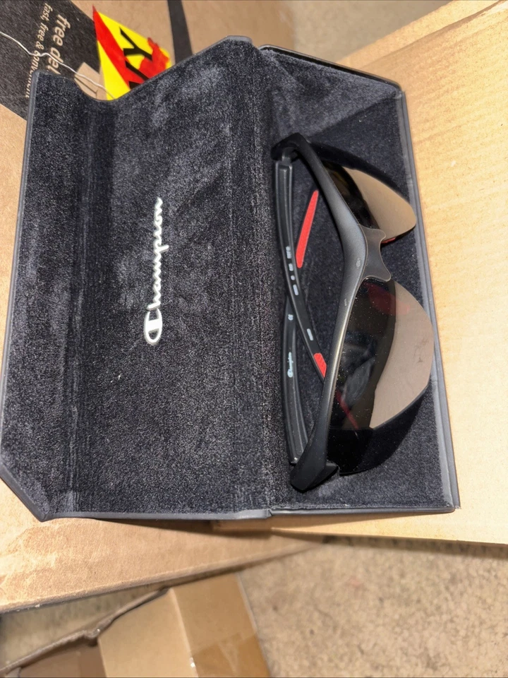 Champion CU8023CA Black Polarized Sun Shades With Black Champion Case - Image 3 of 4