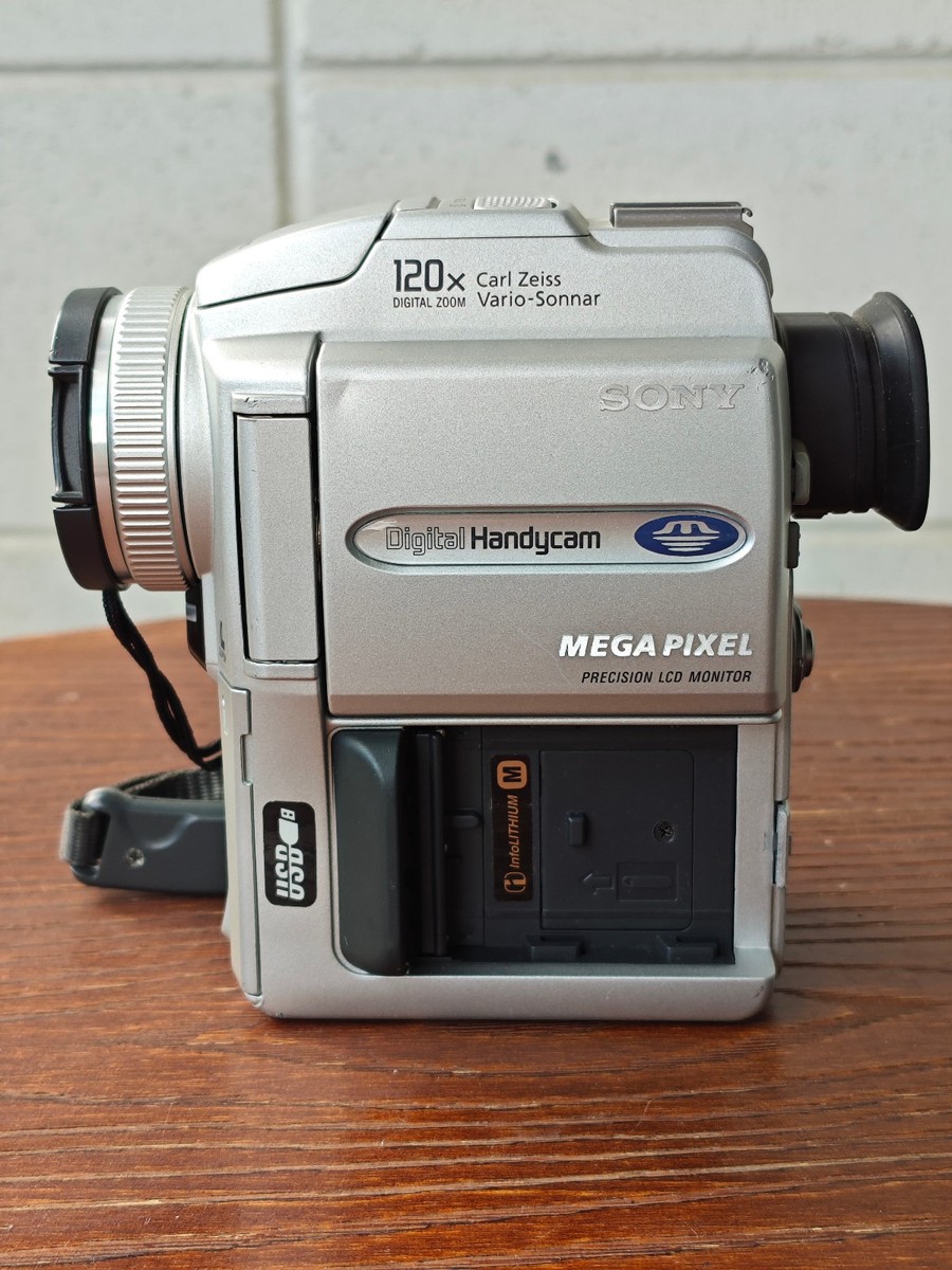 SONY miniDV HANDYCAM DCR-PC110 ⑦ Sony Handycam DCR-PC110 Mini DV Camcorder for sale online | eBay