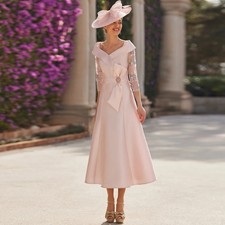 Customized Mother of Bride Gowns for Women Satin A-line Pink V-neck Applique