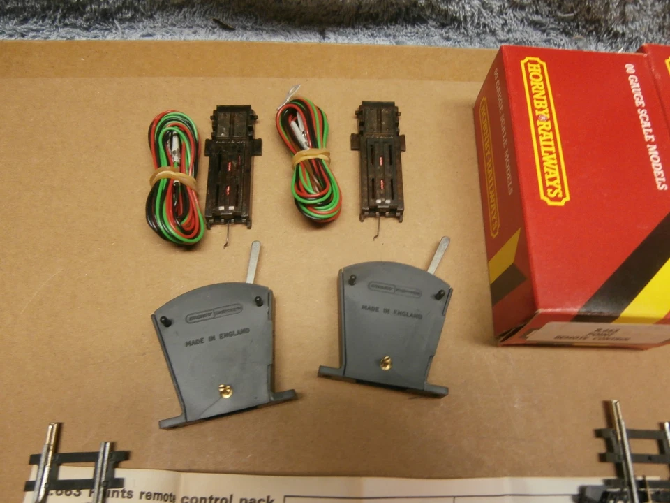 2 SETS OF HORNBY R663 REMOTE CONTROLERS & 2 TURNOUTS SWITCHES RH R613 LH R612 - Image 3 of 4