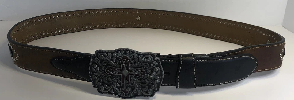 Cinturón de cuero genuino detallado Nocona Belt Co. Hebilla de plata y cruz roja. Talla 38 Foto 2 de 4