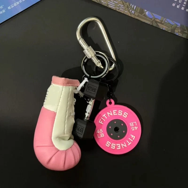 3D Mini Boxhandschuhe Schlüsselanhänger mit Karabiner und Schloss Dekor - Bild 4 von 4