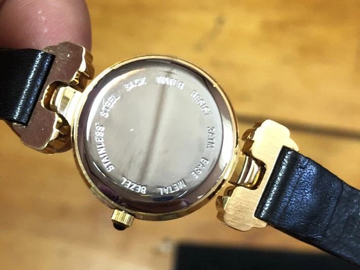 Reloj Matador Dama Acero Inoxidable Resistente al Agua con Correa de Cuero Genuino Foto 3 de 4