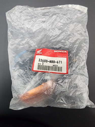 HONDA OEM NOS 33600-MBB-671 RIGHT REAR TURN SIGNAL 1999 SUPER HAWK - Picture 3 of 3