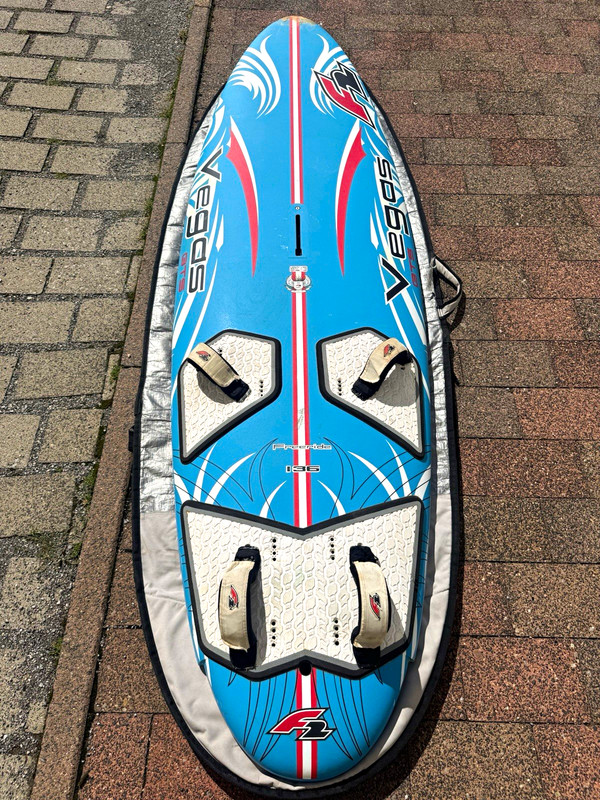 F2 Vegas 136L Freeride Windsurfboard 250x72cm Carbon ITB V-Form