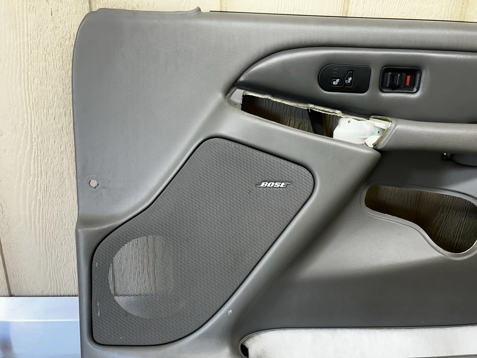OEM 2003-2006 GMC YUKON DENALI Passenger Right Front Door Panel Bose GREY Foto 2 de 4
