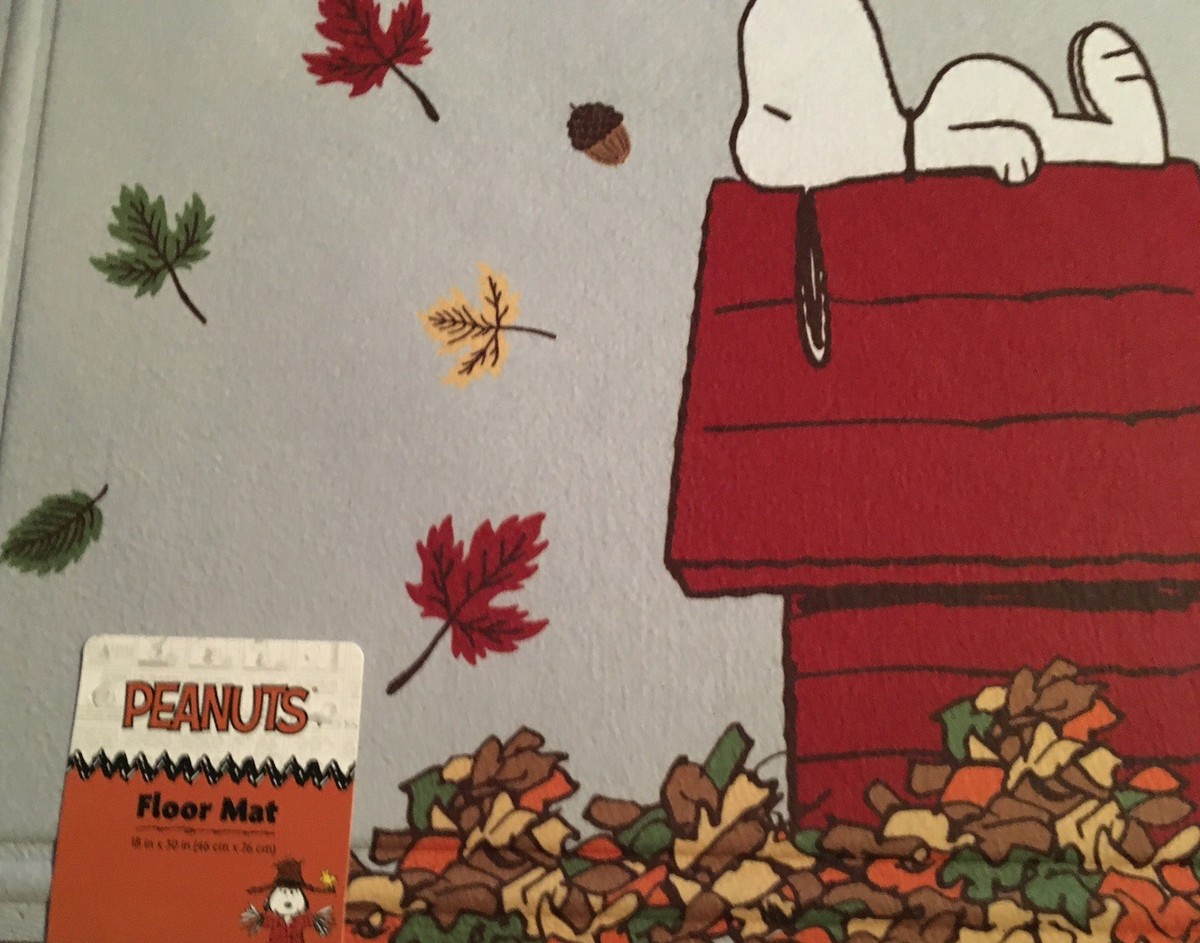 PEANUTS FALL 🍁 SNOOPY DOGHOUSE RUBBER BACK FLOOR MAT 18X30” NWT