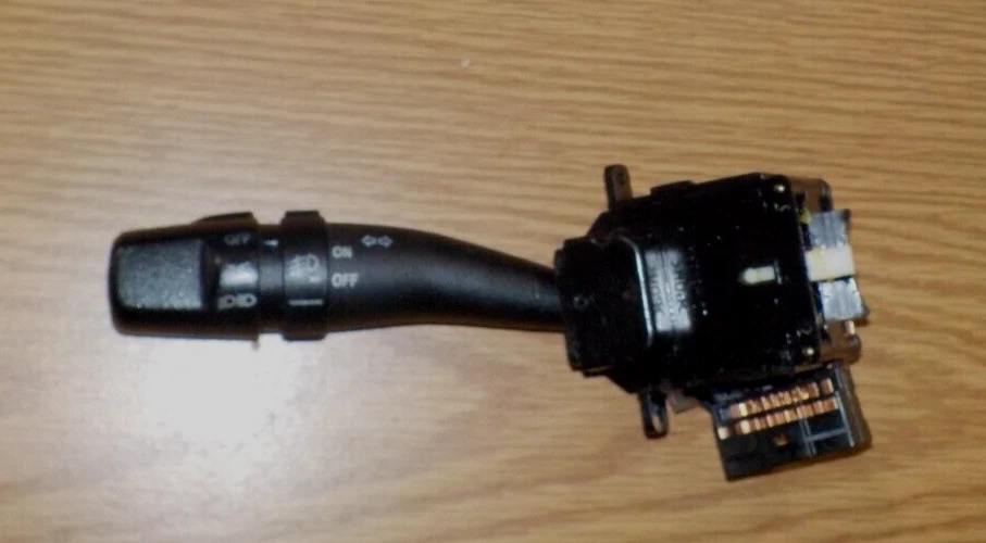 Interruptor de control de columna de dirección de señal de giro y faros KIA Spectra5 2006 - negro Foto 2 de 4