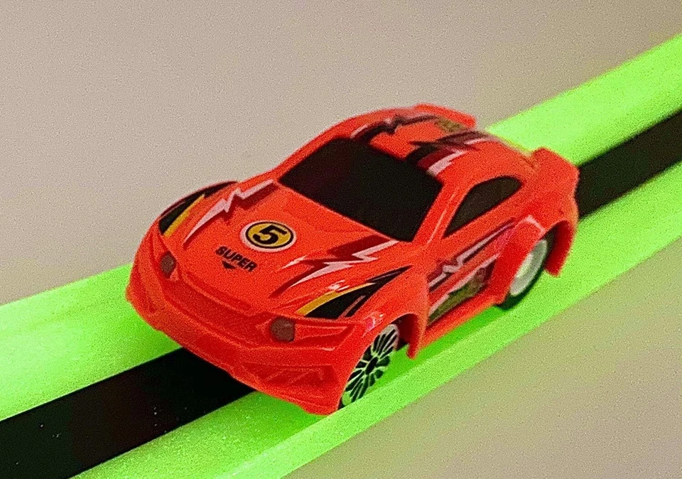 High Speed Rennbahn Autorennbahn mit Leuchtspur Looping Inkl. Fahrzeug - Bild 4 von 4