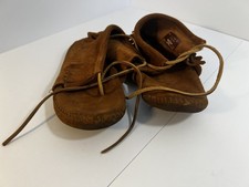 Minnetonka Kids Size 1 Moccasins Brown Leather Lace Up Fringe Detail