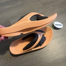 OOFOS Women's Size 8